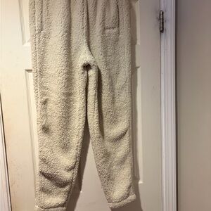 Nwt Skims Sherpa Teddy Joggers in Bone M